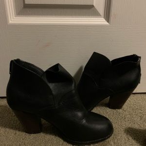 Gianni Bini booties
